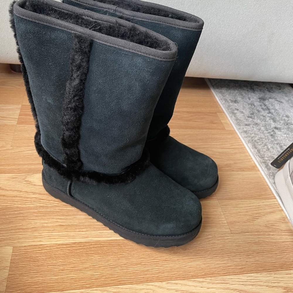 Ugg Hadley big girl size 4